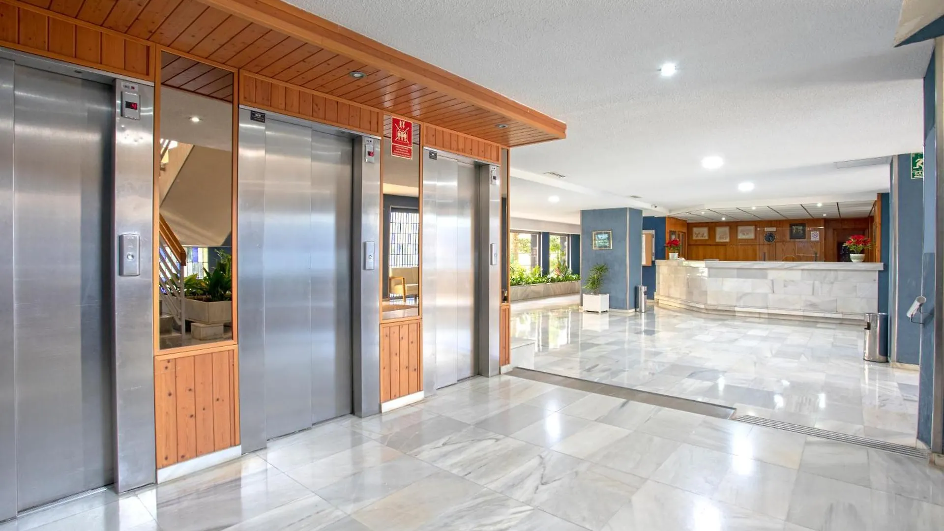 1003 - Seafront Apartment On El Paseo - Air Conditionning - Wi-Fi - Smart Tv 阿尔姆尼卡