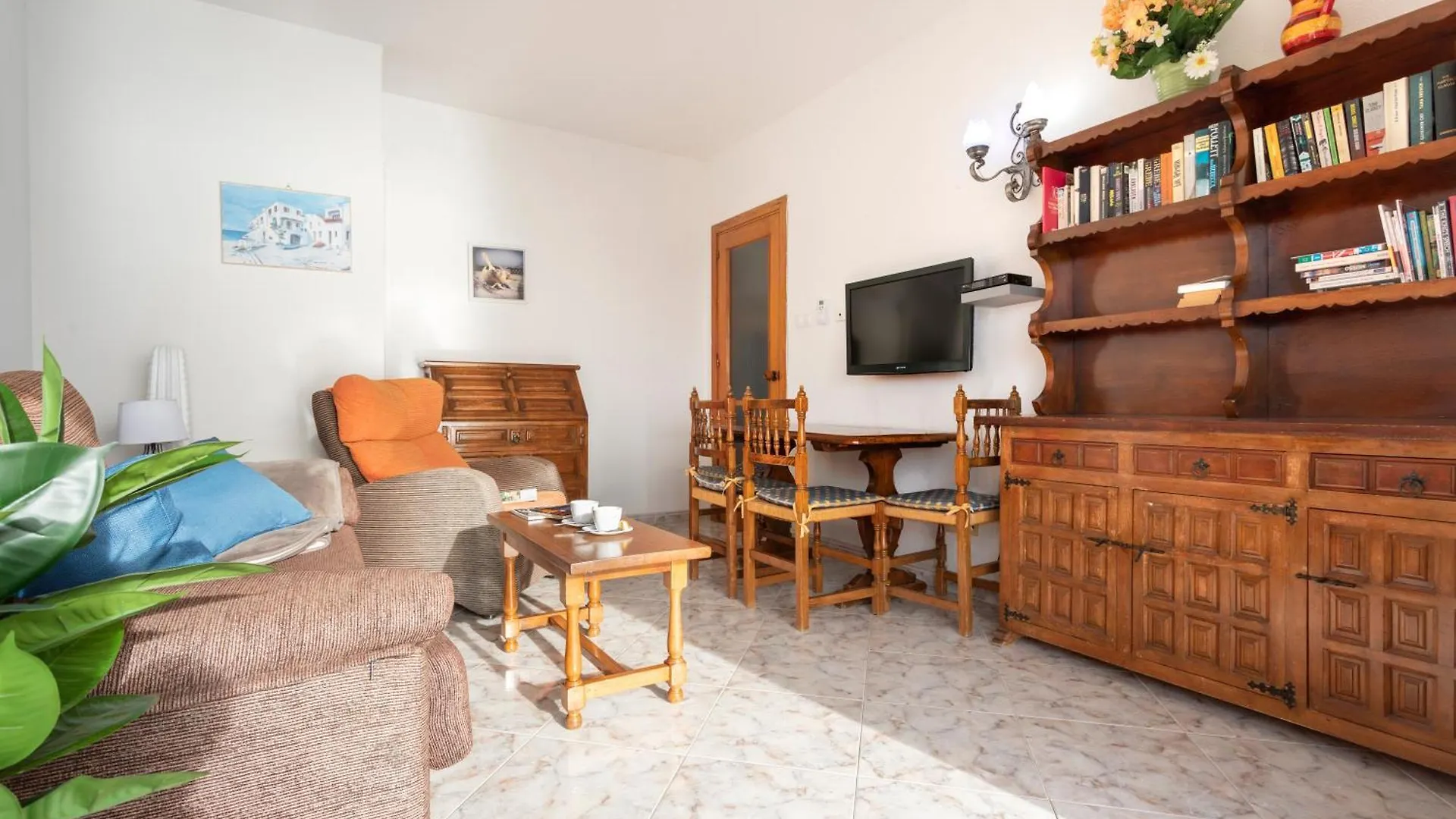 1003 - Seafront Apartment On El Paseo - Air Conditionning - Wi-Fi - Smart Tv联系方式
